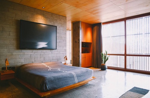 Batu Bolong Hotel | The Slow