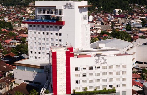 Padang Hotel | The ZHM Premiere Padang