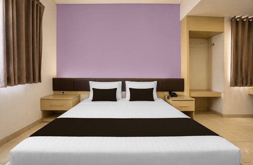Surabaya Hotel | Townhouse Oak Hotel Niaga Surabaya