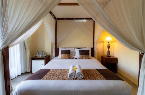 Melayang House | Tranquil Poolside Retreat