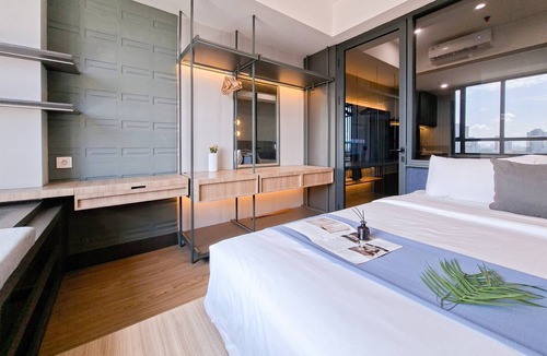 Pinang Apartment | Trendy 1Br At Apartment Collins Boulevard
