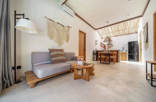 Kutuh Kaja House | Tropical 2BR in Serene Ubud w Pool & Huge Garden