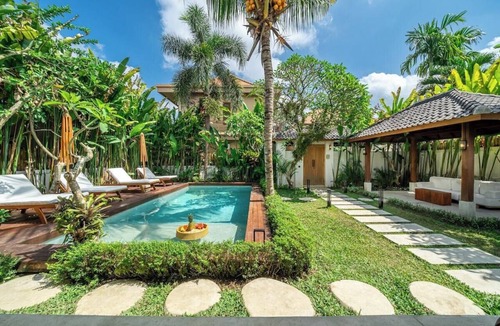 Kutuh Kaja House | Tropical 2BR in Serene Ubud w Pool & Huge Garden