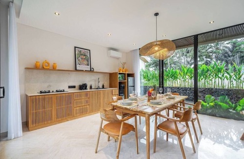 Melayang Villa | Tropical 3BR Oasis in Ubud w Private Pool & Patio