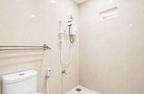 Jakarta House | Twins Guesthouse near Universitas Budi Luhur Jakarta RedPartner