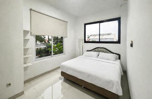 Jakarta House | Twins Guesthouse near Universitas Budi Luhur Jakarta RedPartner