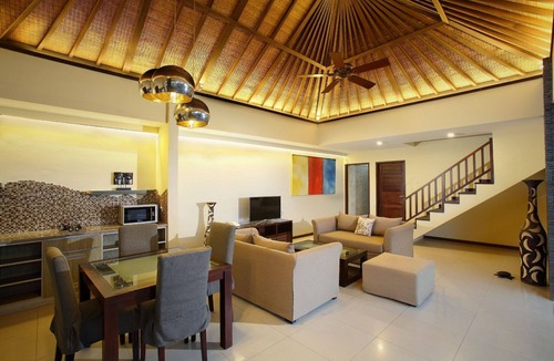 Berawa Villa | Two Bedroom Villa in Canggu, Private Pool with spacious living and dining area