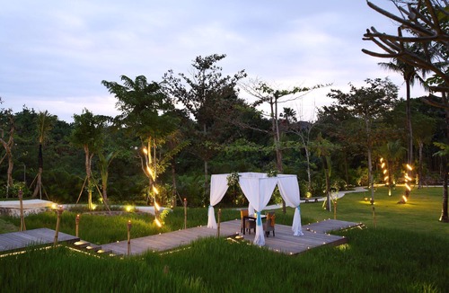 Berawa Villa | Two Bedroom Villa in Canggu, Private Pool with spacious living and dining area