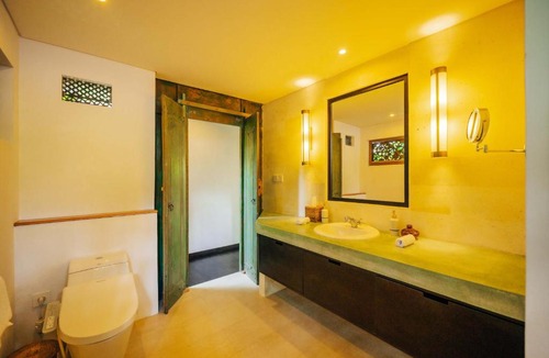 Sayan Hotel | Uma Kalai