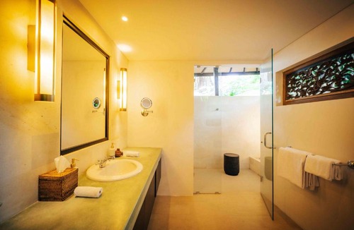 Sayan Hotel | Uma Kalai
