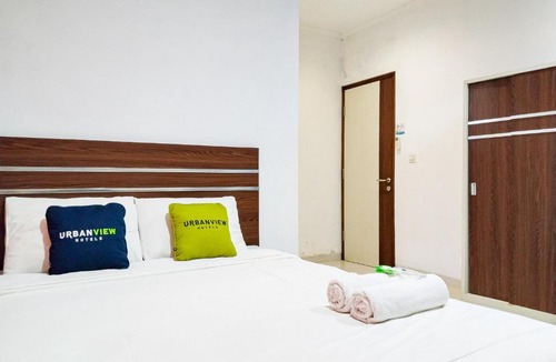 Bekasi Hotel | Urbanview DeJati House Jatikramat Bekasi