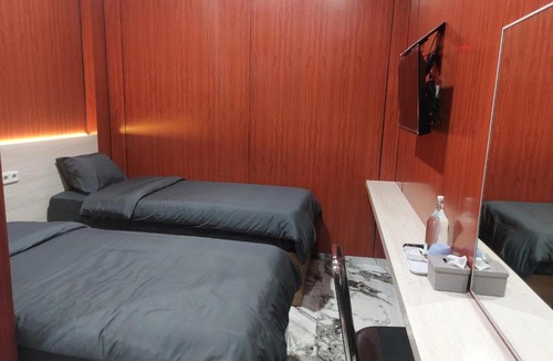 Semarang Utara Hotel | V Quin