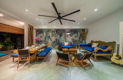 Laksmana Villa | Villa Alchemy Private 4 BR Eat Street 10 steps to Revolver Cafe