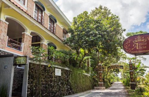 Depok House | Villa Alicia