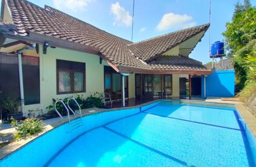 Cipanas Villa | Villa Bougenvil A2