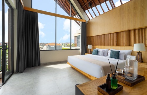 Batu Bolong Hotel | Villa Chanthira Luxe by Nakula