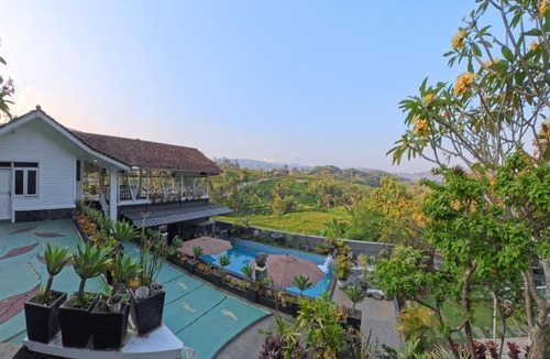 Bandung Villa | Villa Family Stay - Private Pool & BBQ