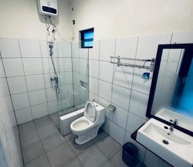 Pulau Maitara Hotel | Villa Gajah 12 Lake View