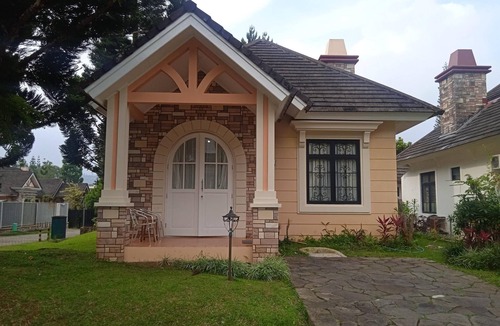 Cipanas Villa | Villa Kota Bunga Widuri