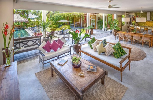 Munggu Villa | Villa Mandalay Dua | Seseh 4BR Villa — Pool, Rice-View & Staff
