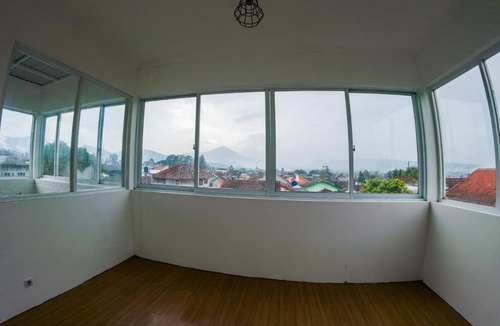Lembang Villa | Villa putih balitsa