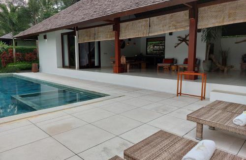 Batu Layar Villa | Villa Sari and Rubi
