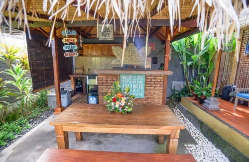 Batu Bolong Villa | Villa Taman Pesona