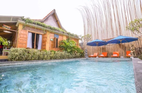 Batu Bolong Villa | Villa Taman Pesona