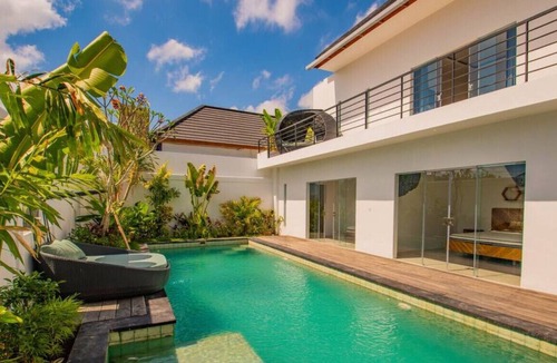 Drupadi Villa | Villa Tortuga · Rice field view in seminiak Beach 3 bedrooms villa