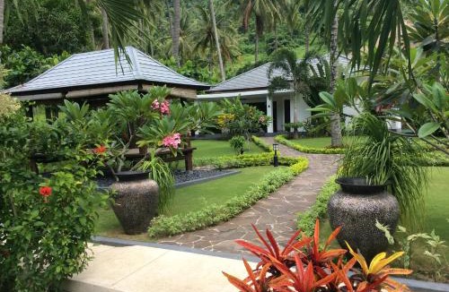 Senggigi Villa | Villa Tujuh