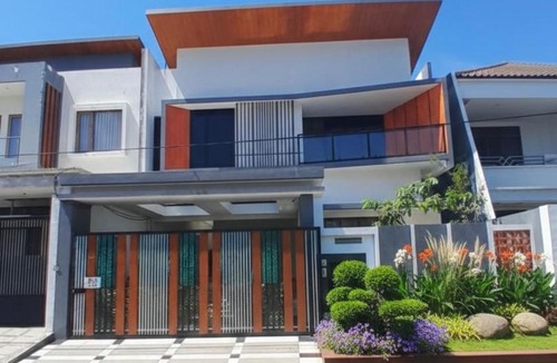 Surabaya House | Villa Velare 03 dharmahusada indah galaxy mall