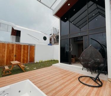 Parongpong Villa | Villa with jacuzzi, Damar Ningrum 5
