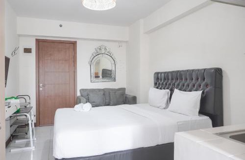 Depok Apartment | Warm and Tidy Studio at Cinere Resort Apartment By Travelio