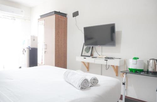 Depok Apartment | Warm and Tidy Studio at Cinere Resort Apartment By Travelio