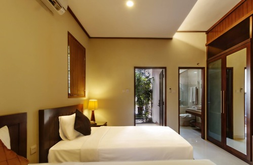 Downtown Kuta Hotel | Yulia Beach Inn Kuta