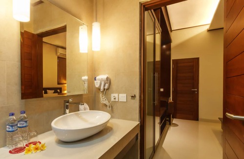 Downtown Kuta Hotel | Yulia Beach Inn Kuta