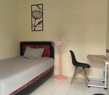 Pogung Lor House | Zahra Guesthouse Shar'i
