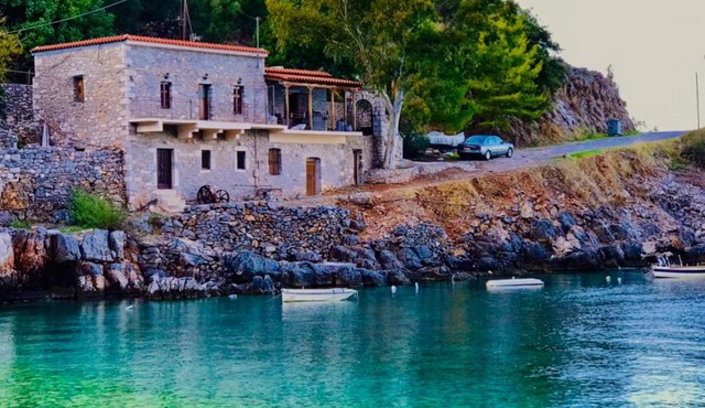 Παραλία «Αμπελο» Διαμέρισμα πάνω στη θάλασσα in Áyios Kiprianós