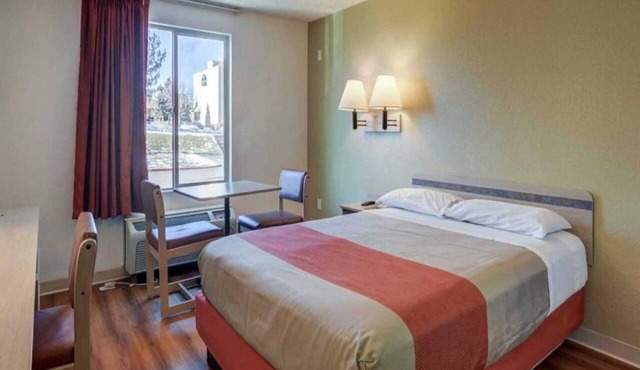 1 Queen Bed | Mob Acc RI Shwr Nsmk Micfridg in Greenwood Village