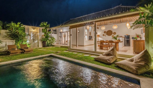 1BR Romantic Getaway in Ubud, Villa Lojo with Private Pool in Gianyar