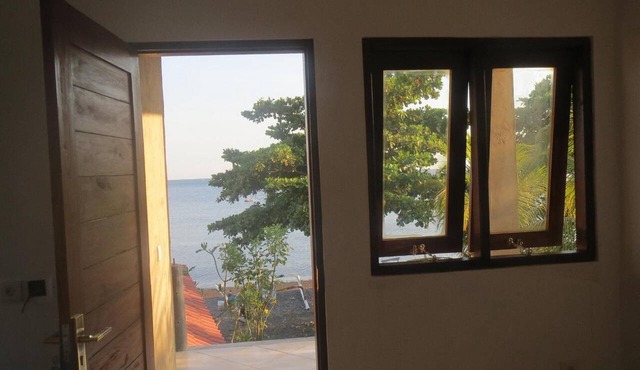 Amed Sari Beach Guesthouse in Karangasem