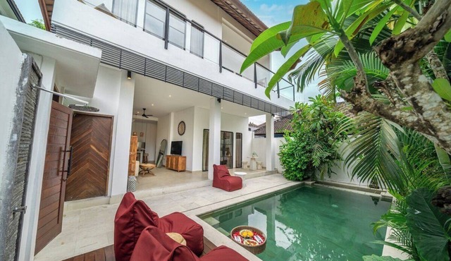 Arawan Villa - Tropical 3BR Retreat in Canggu w Pool & Patio in Kabupaten Badung