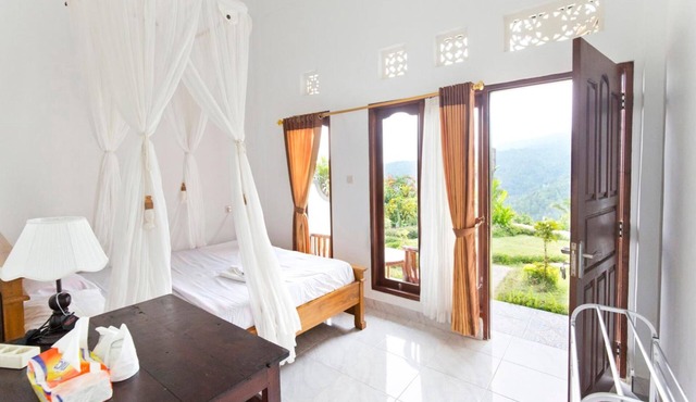Aris Homestay and Warung Made