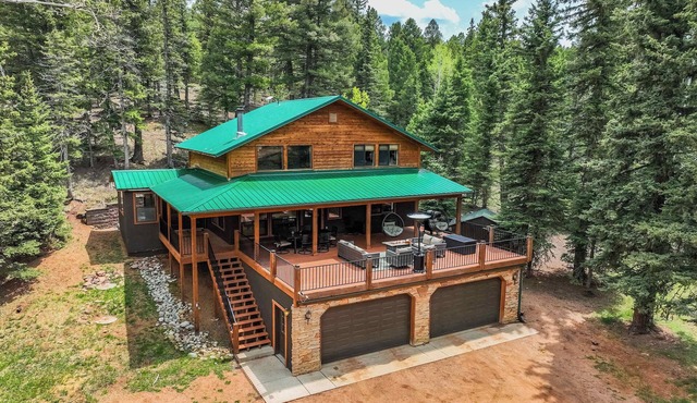 Aspen Haven! Mountain Escape with Hot Tub & Views in Divide