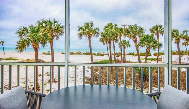 Beach Villa 2313, Upscale and Beautiful Beach Front Condo with Gorgeous Gulf in Captiva