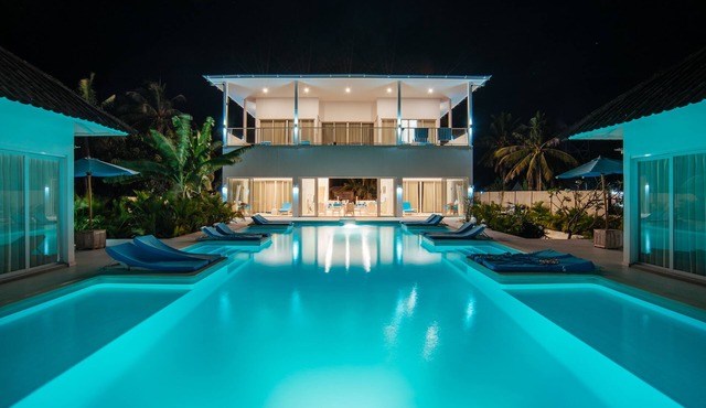 Beachfront villa - 500 m2- 9 rooms You will feel at home, but with hotel service