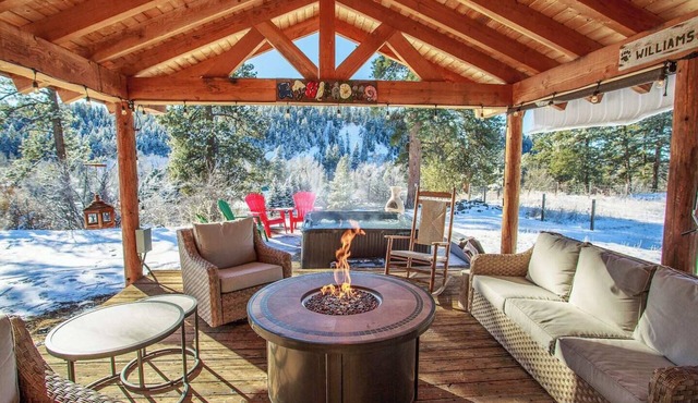 Bear Paw Log Cabin*4Bed/4 Bath*HOT TUB*Fire Pit* in Pagosa Springs