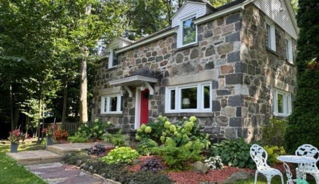 Beautiful English cottage close to ski mountains and all winter activities in Granby