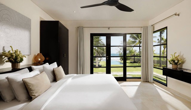 Black Beach Villa - Absolute Beachfront in Tabanan