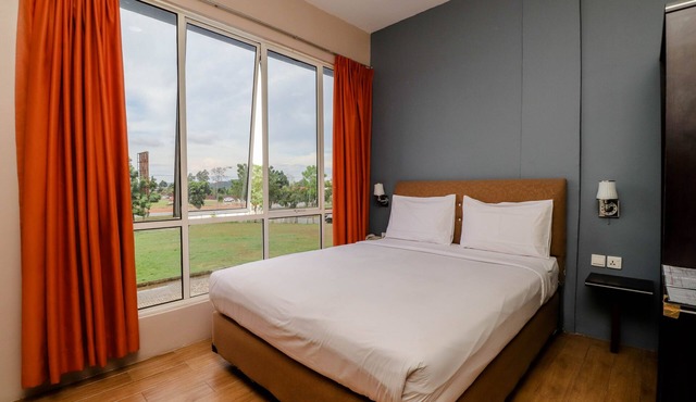 Blitz Hotel Batam Near Sultan Mahmud Ri'ayat Shah Mosque in Batam